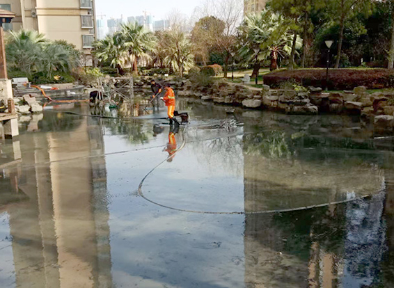 荣邦乡景观池淤泥清理