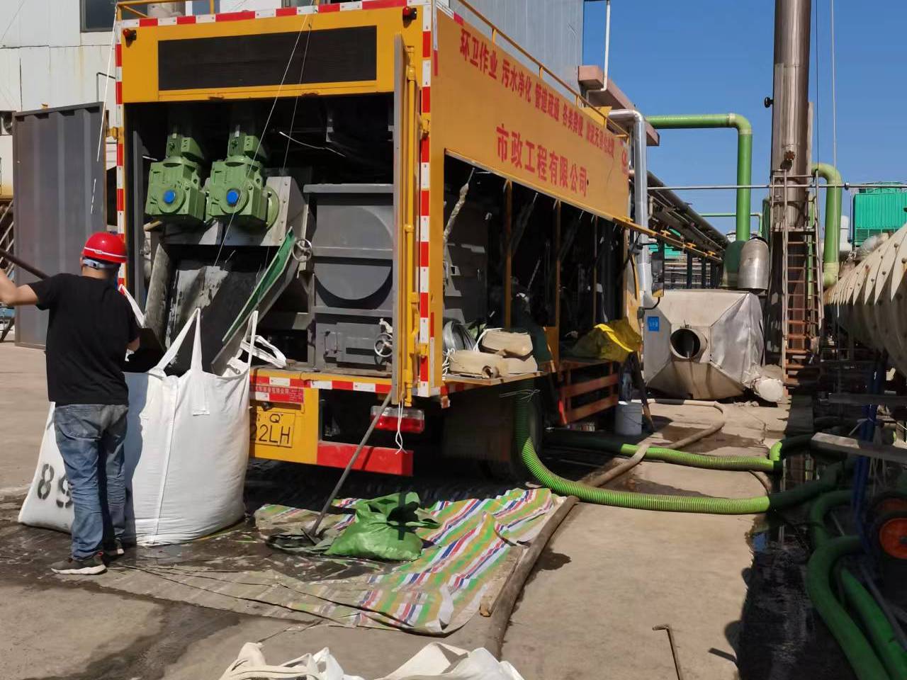 荣邦乡淤泥压干处理